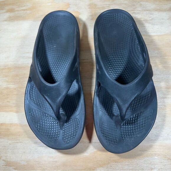 OOFOS Black Sandals Women’s Size 9 - Picture 2 of 7